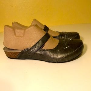 NEW!!  AETREX Women’s shoes Sz 10.5 / 42.5